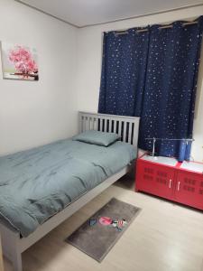 On the main street of HBC #4