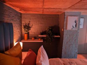 The Artful Cityscape Loft - Serenity In The City