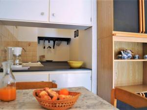Studio Calme avec Terrasse et Parking au Lavandou - 3 Couchages - FR-1-251-31