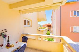 Karchna Erica central location in countyside with large barbecue area