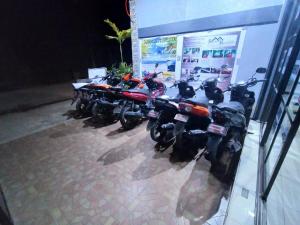 Santimart Backpackers Coron