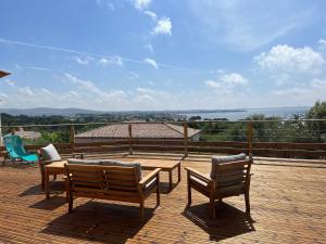 Villa avec piscine, spa à débordement vue exceptionnelle sur l étang de Thau