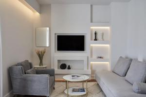 A Sunkissed retreat under the Acropolis