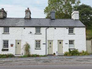 Under Moor Cottage