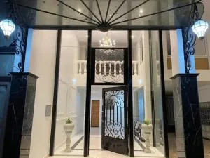 Paris Tower Apart 81 Departamentos - M. Belén