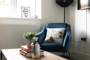 Skyvillion - London Enfield Chase Apartments with Parking & Wifi