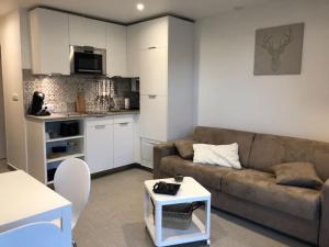 Appartements Le Lioran, La Sumene, Studio balcon tout confort aux pieds des pistes : photos des chambres