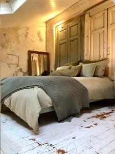 Charming and Design Attic Loft Central Milan in coolest area Navigli Ticinese
