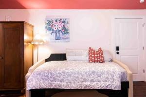 Blush And Bashful Germantown Two Bedroom Apartment