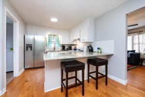 Roomy 3BR 2 Bath minutes to Uptown and Airport Ideal for small families