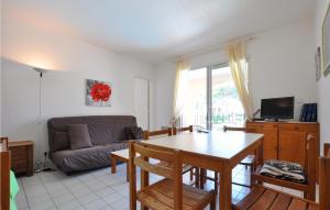 Gorgeous Apartment In Sainte-maxime With Kitchenette