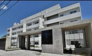 Magnolias - Guillermo E. Hudson