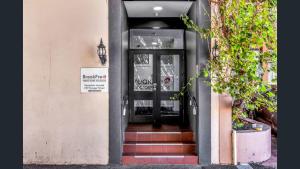 Studio410 247 gouger st Ex hotel Rm at City