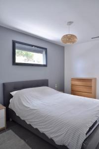 Top of house with sea view 50m from the beach