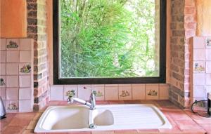 Lovely Home In Conflans Sur Anille