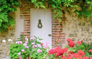 Lovely Home In Conflans Sur Anille