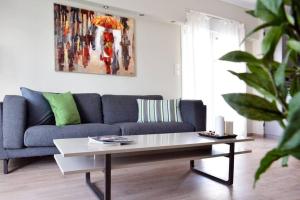 Near Acropolis, 3 bedroom 2 bathroom Big Beautiful Apt