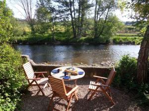 Maisons de vacances Rivierhuis aan de rivier bij Vezelay : photos des chambres