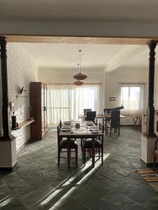 The Lodge at Wah, Kandbari