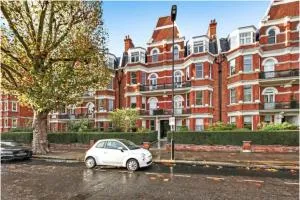 Elgin Avenue Hububb Stay - London