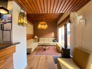 Pahalgam Hotel Riverside Luxury