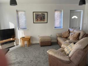 Cottage - Sleeps 4 - Pets Ok - Parking - Garden