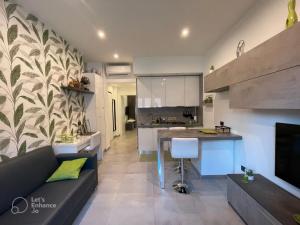 R39 Modern Apartment with Private Parking
