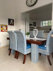 BEAUTIFUL CONDO , 2BDR, 10 Min DRIVING FROM THE AIRPORT AND BEACH BY CAR