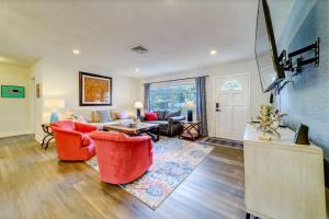April - May Special - Updated! Pool - 6 min to Beach