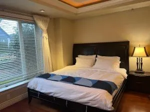 Lucky suite, two-bedroom suite with independent entrance in Richmond close to YVR - Steveston