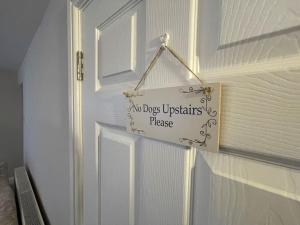 *Brecon Beacons,Log Burner, hot tub Dogs Welcome*