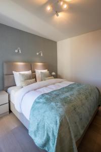 By Sea, Full Sea View, balcony, use of hotel Pool and Sauna