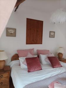 Maisons de vacances Le Clos de la Musardise - Gites de Charme avec Piscine Chauffee : photos des chambres