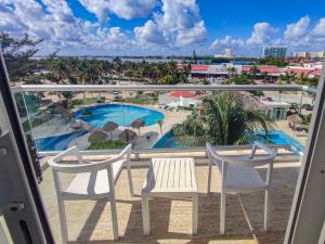 Paradise Beachfront & Nightlife Heart