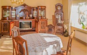 2 Bedroom Stunning Apartment In Winsen Aller