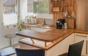 2 Bedroom Stunning Apartment In Winsen Aller