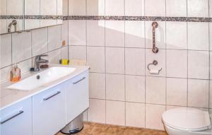 2 Bedroom Stunning Apartment In Winsen Aller