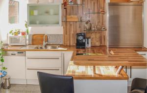 Nice Apartment In Winsen Aller