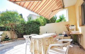 Nice Apartment In Six-Fours-Les-Plages