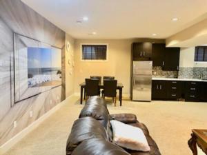 Luxury 3700 sq 5 bedroom jettedtub 4 fireplaces
