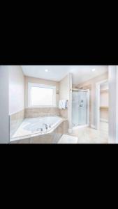 Luxury 3700 sq 5 bedroom jettedtub 4 fireplaces