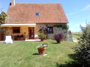 Maisons de vacances Gite Bourbon-l'Archambault, 3 pieces, 4 personnes - FR-1-489-293 : photos des chambres