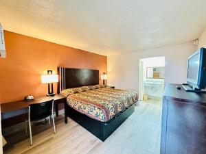 Standard King Room room in Economy Inn