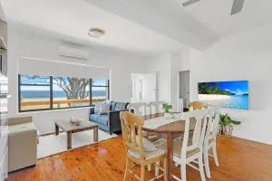 Waterfront Fishermans Cottage - Erowal Bay