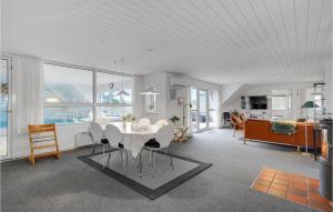 5 Bedroom Stunning Home In Hvide Sande