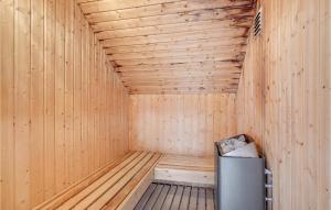 5 Bedroom Stunning Home In Hvide Sande