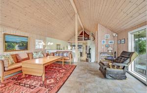 Lovely Home In Fårevejle With Wifi