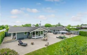 Two-Bedroom Holiday Home In Ega - Lystrup