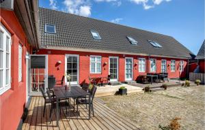 2 Bedroom Lovely Apartment In Aakirkeby