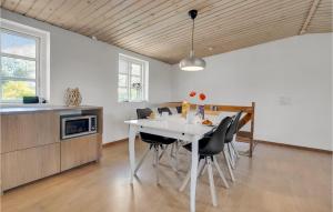 2 Bedroom Lovely Apartment In Gørlev